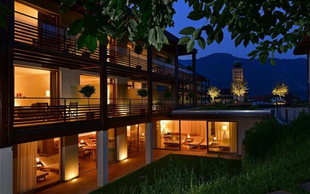 Hotel Schwarzschmied Лана вид на фасад