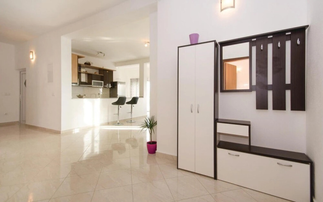 Stunning Home in Blizna Donja With Wifi and 4 Bedrooms