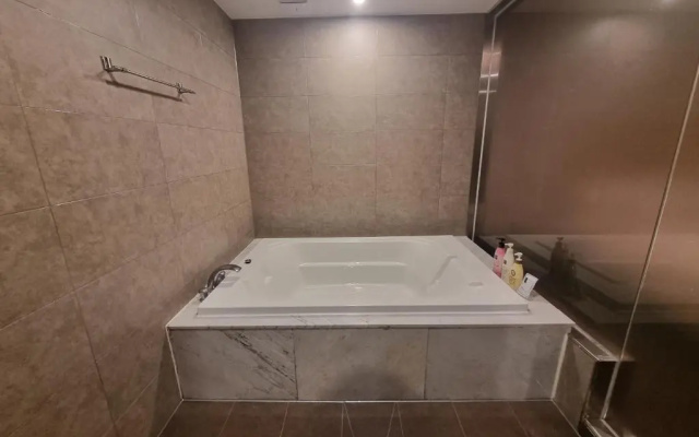 Yeoubi Hotel