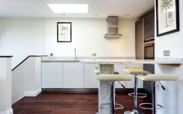 Veeve - Abbey Apartment