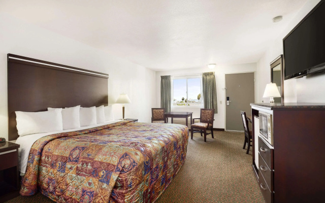 Days Inn by Wyndham Oceanside