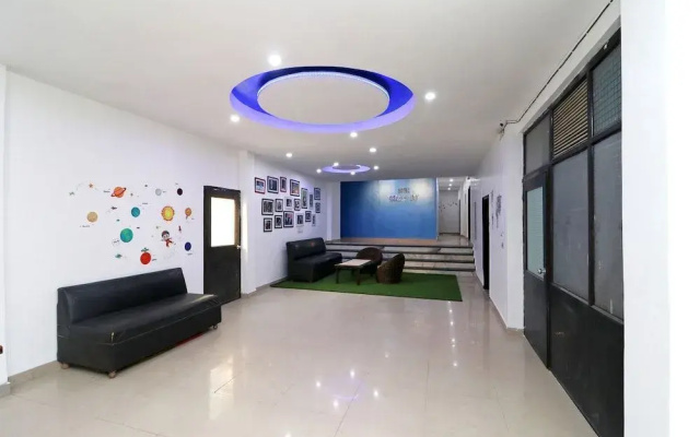 Hotel Dazzle Inn by OYO Rooms