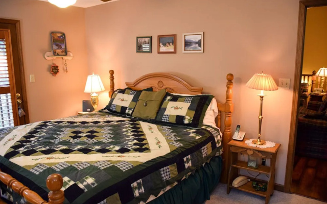 BOUNDARY HAVEN - 3 Br Cabin