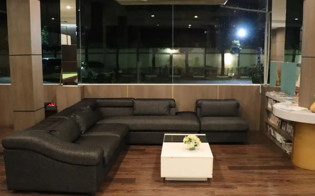 Eastpana 304(R1) Executive Residence