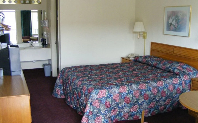 Travelodge by Wyndham Branson