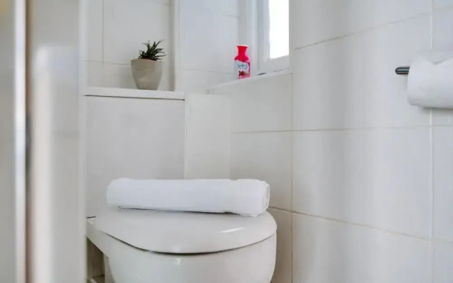 Lovely Charing Cross Apartment