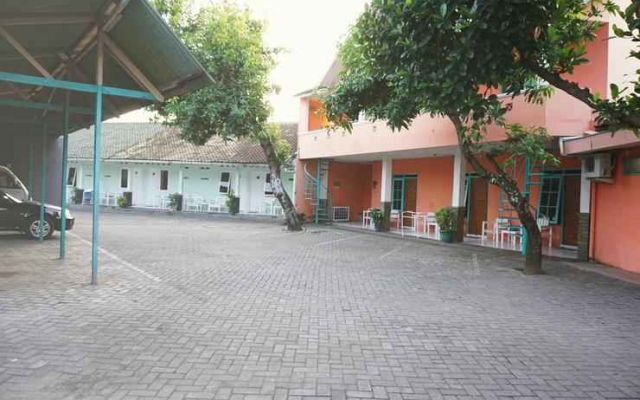 Ismoyo Hotel