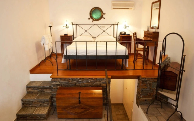 Alexandros Hotel