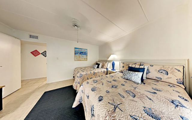 Beachfront Penthouse - Three Bedroom Condo