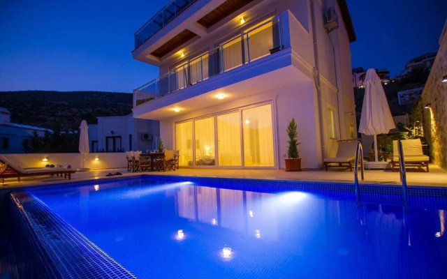 Villa Neo by Akdenizvillam