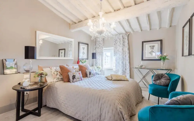 Casa Marta in Lucca With 2 Bedrooms and 1 Bathrooms