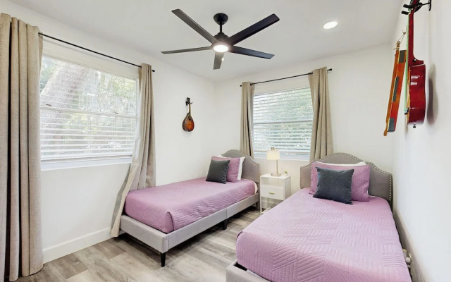 Stylish Avondale Home Pet-friendly & Walkable