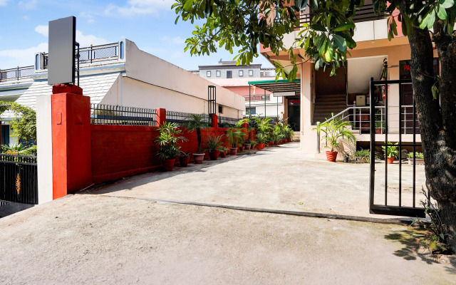 OYO Flagship 4464 MAIRA RESIDENCY