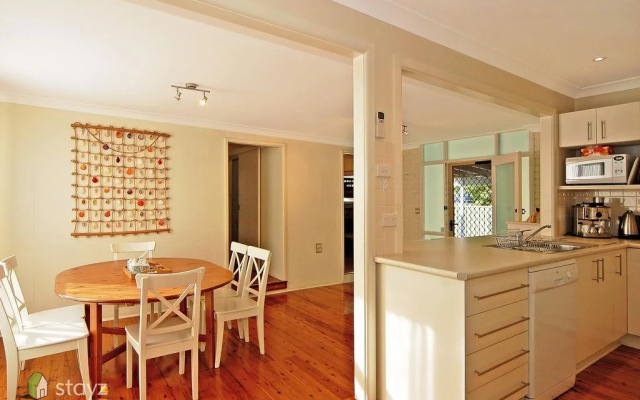 Hayes Beach House, Jervis Bay - Pet Friendly Award Winner - Fireplace