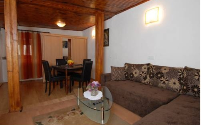 Alberto Apartments