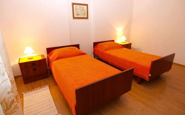Apartment 977