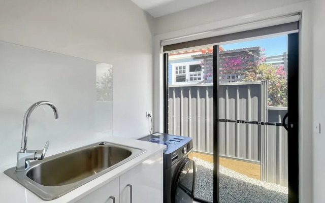 Spacious 4-bed House Near Batemans Bay Centre