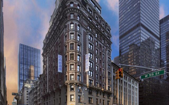 Отель Dream New York вид на фасад