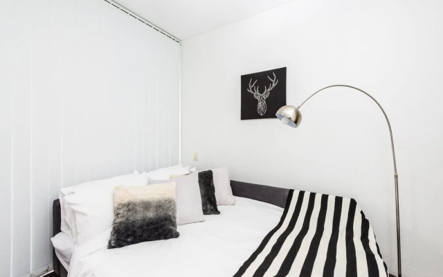 Executive Two Bed Penthouse Studio in the City
