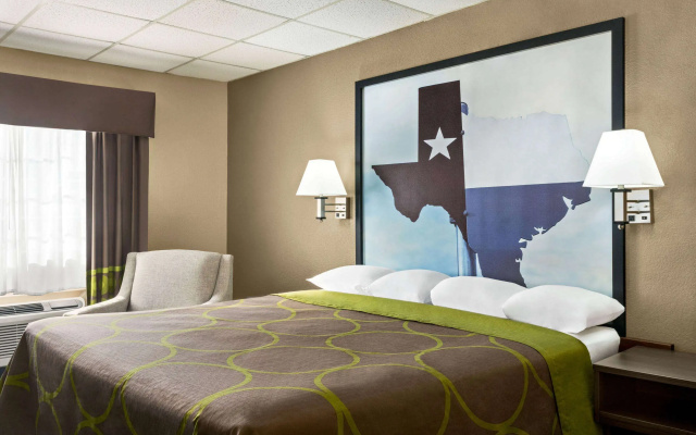 Super 8 by Wyndham Gainesville TX