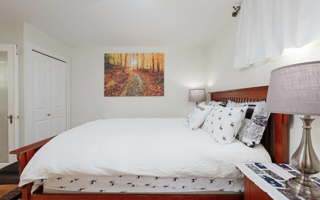 Отель Private and Cozy Home in Kerrisdale Канада, Ванкувер - отзывы, цены и фото номеров - забронировать отель Private and Cozy Home in Kerrisdale онлайн комната для гостей