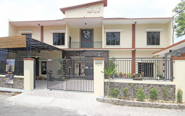 RedDoorz near UII Jakal