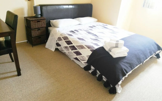 Foodora Lake View Bed  Breakfast