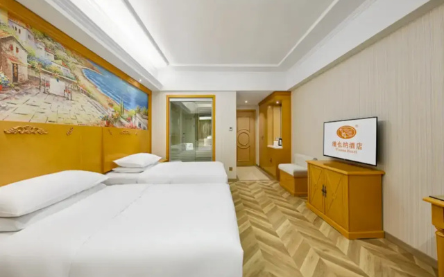 Vienna Hotel (Nanjing Wende Road Metro Station Yanchuang Park)