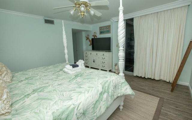 Shoreline Towers 1023 - 2 Br Condo