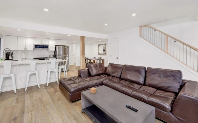 Summit Vellucci 744 by RedAwning
