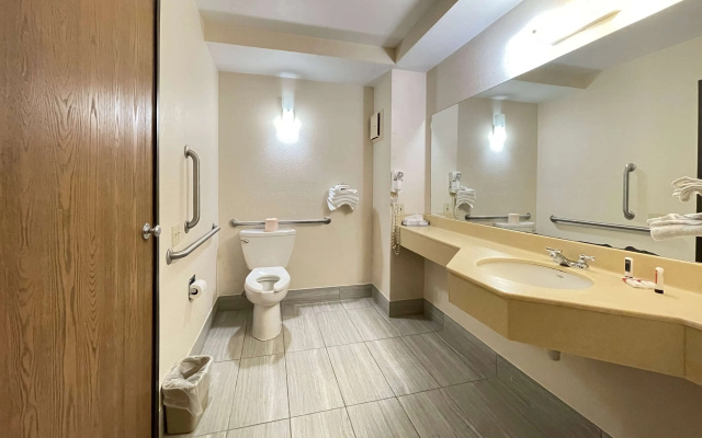 Super 8 by Wyndham Columbia Clark Lane