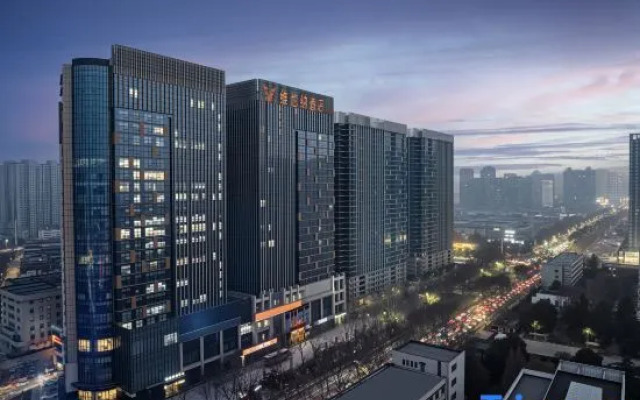 Vienna Hotel (Luoyang Wanda Plaza Wangcheng Park Branch)