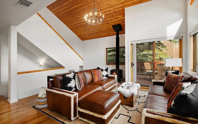 2109 B Chamonix 4 Bedroom Home by RedAwning