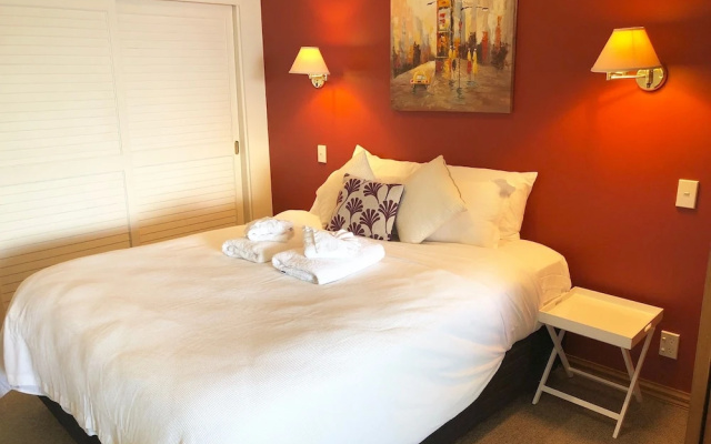 1BR Princes Wharf Seaview Apartment