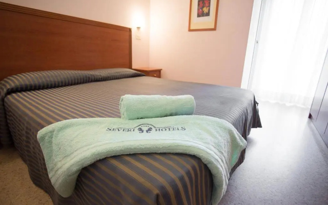 Hotel Everest