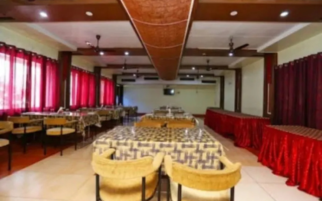 Goroomgo Sharda Regency Raipur