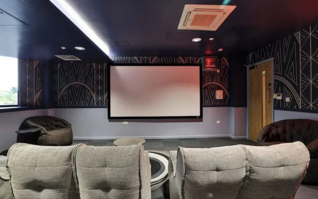 Student Only B16 Studios