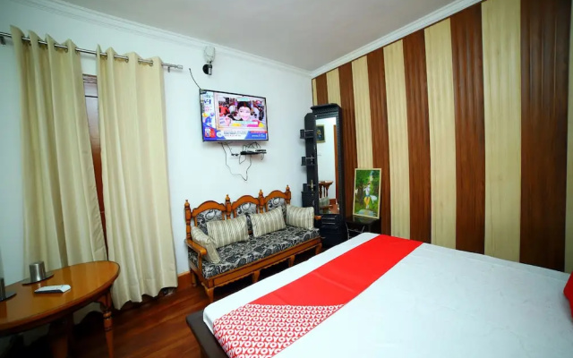 OYO 12794 Home Luxurious 1BHK Boileauganj