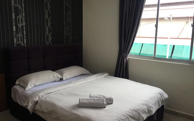 OYO 89856 MF Hotel