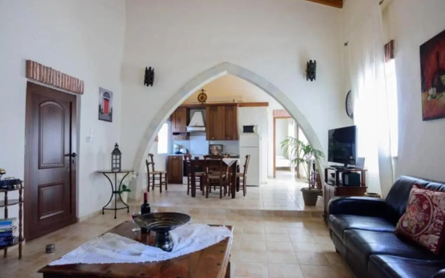 Traditional House 2 with Pool