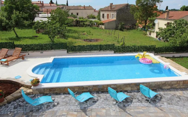 Apartments with Shared Pool Midea 2