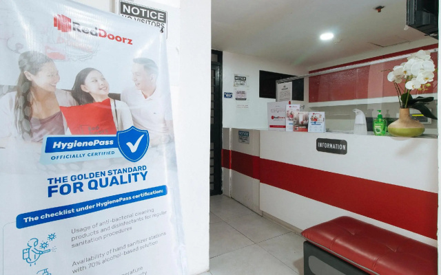 RedDoorz @ DBuilders Rooms Bangkal Makati