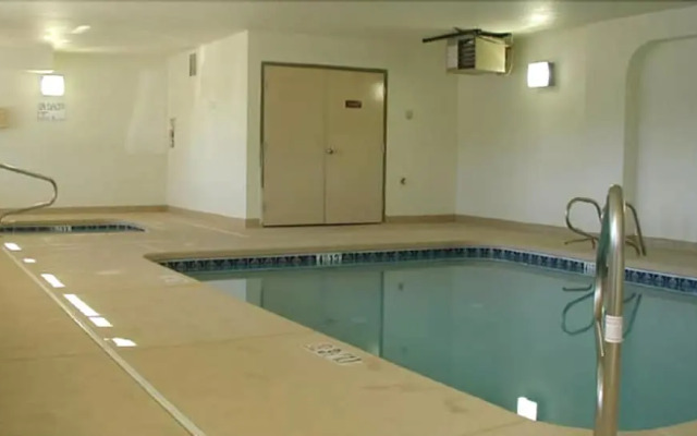 American Inn & Suites