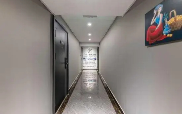 Jihe Light Luxury Art Hotel（Wuyi Square Station）