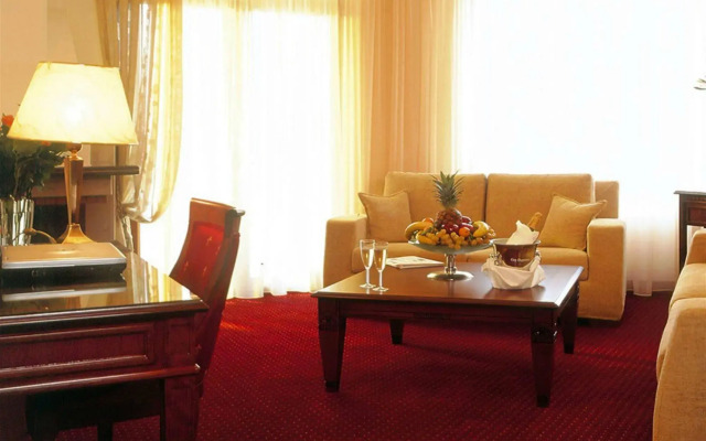 Royal Hotel