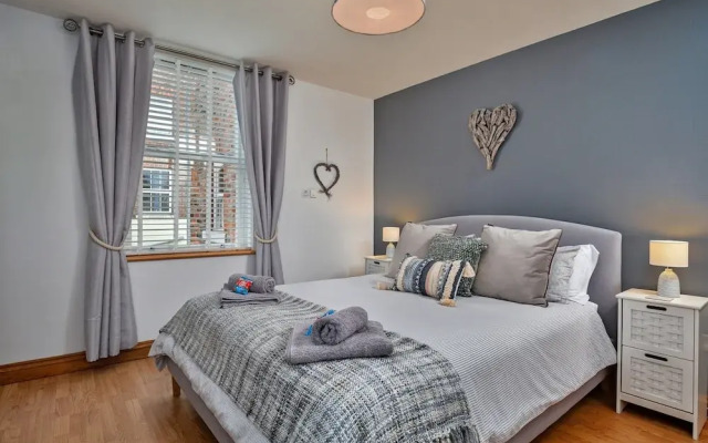 Apartment in Whitby Near Whalebone Arch