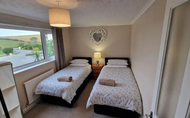 Seaside Escape at Ty Bugail - Holyhead