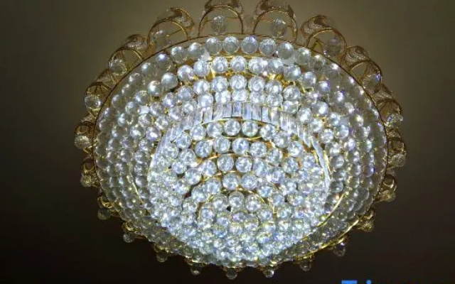 Baicheng Yanlin Fashion Hotel
