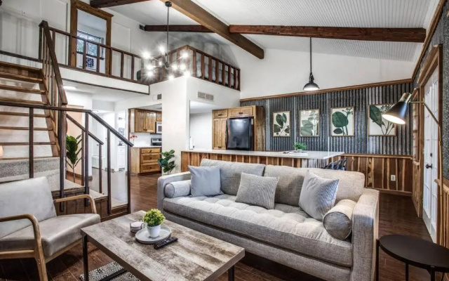 Renovated Waterfront w Dock, Sleeps 11