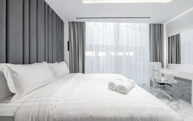 Luxe Dubai Marina 3Flr 4BR w Pool Sauna